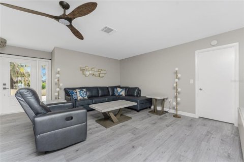 Villa ou maison à vendre à Punta Gorda, Floride: 3 chambres, 201.13 m2 № 2139886 - photo 9