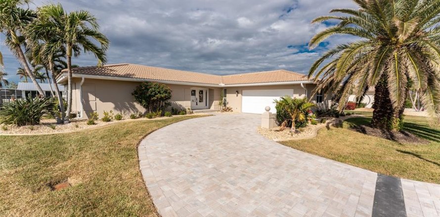 Villa ou maison à Punta Gorda, Floride 3 chambres, 201.13 m2 № 2139886