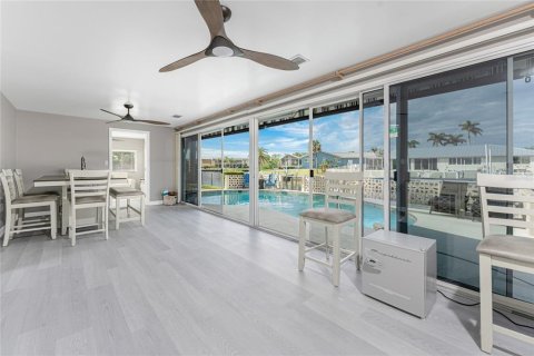 Villa ou maison à vendre à Punta Gorda, Floride: 3 chambres, 201.13 m2 № 2139886 - photo 12