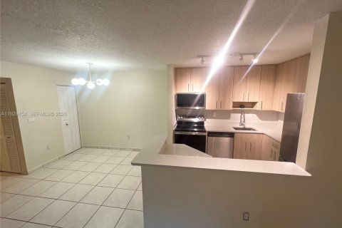 Condominio en alquiler en Doral, Florida, 3 dormitorios, 98.48 m2 № 2049729 - foto 2
