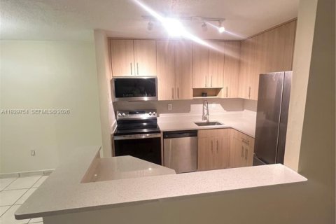 Condominio en alquiler en Doral, Florida, 3 dormitorios, 98.48 m2 № 2049729 - foto 6