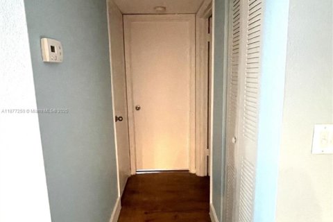 Copropriété à louer à Sunrise, Floride: 2 chambres, 98.94 m2 № 1923950 - photo 16