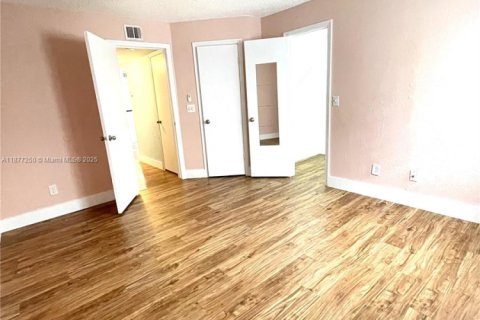 Copropriété à louer à Sunrise, Floride: 2 chambres, 98.94 m2 № 1923950 - photo 17