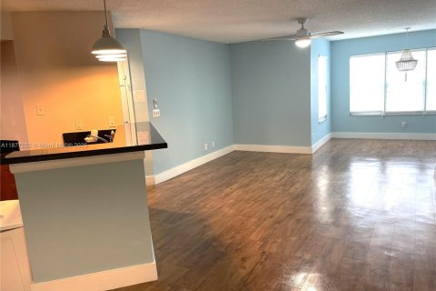 Copropriété à louer à Sunrise, Floride: 2 chambres, 98.94 m2 № 1923950 - photo 9