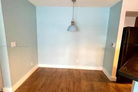 Copropriété à louer à Sunrise, Floride: 2 chambres, 98.94 m2 № 1923950 - photo 7