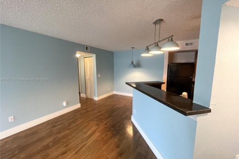 Copropriété à louer à Sunrise, Floride: 2 chambres, 98.94 m2 № 1923950 - photo 1