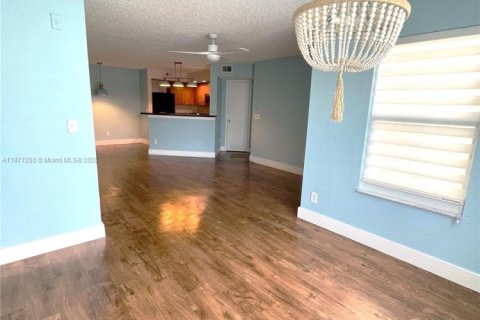 Copropriété à louer à Sunrise, Floride: 2 chambres, 98.94 m2 № 1923950 - photo 8