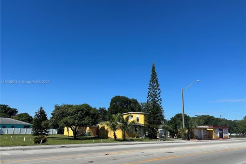 House in Fort Lauderdale, Florida 6 bedrooms, 331.94 sq.m. № 1957124 - photo 16