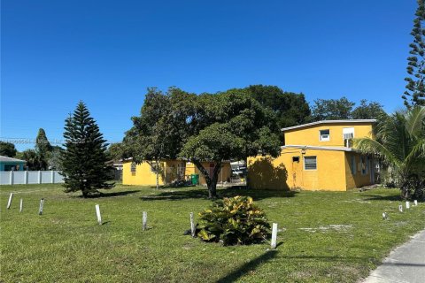House in Fort Lauderdale, Florida 6 bedrooms, 331.94 sq.m. № 1957124 - photo 17