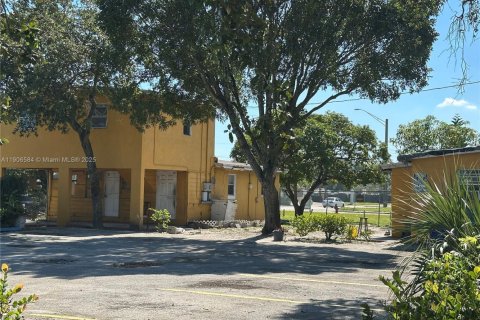 House in Fort Lauderdale, Florida 6 bedrooms, 331.94 sq.m. № 1957124 - photo 28