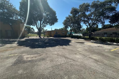 House in Fort Lauderdale, Florida 6 bedrooms, 331.94 sq.m. № 1957124 - photo 26