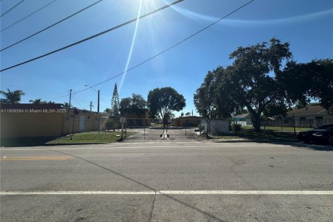 House in Fort Lauderdale, Florida 6 bedrooms, 331.94 sq.m. № 1957124 - photo 9