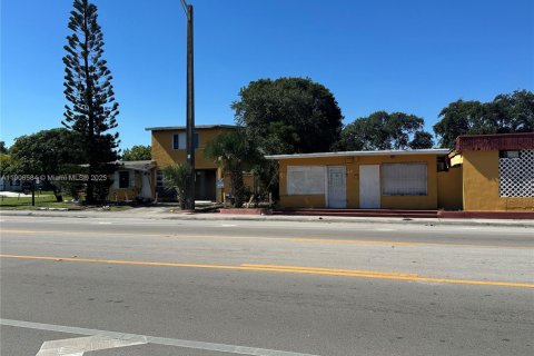 House in Fort Lauderdale, Florida 6 bedrooms, 331.94 sq.m. № 1957124 - photo 13