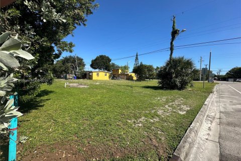 House in Fort Lauderdale, Florida 6 bedrooms, 331.94 sq.m. № 1957124 - photo 4