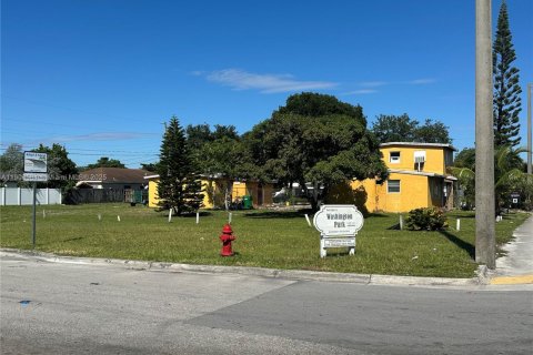 House in Fort Lauderdale, Florida 6 bedrooms, 331.94 sq.m. № 1957124 - photo 3