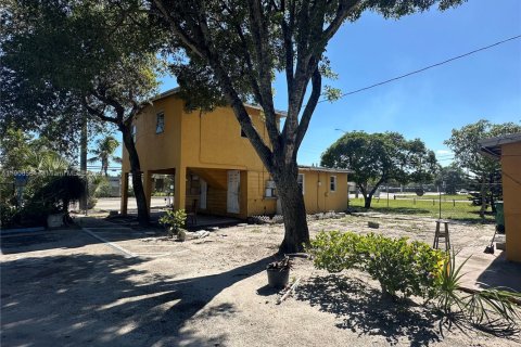 House in Fort Lauderdale, Florida 6 bedrooms, 331.94 sq.m. № 1957124 - photo 30