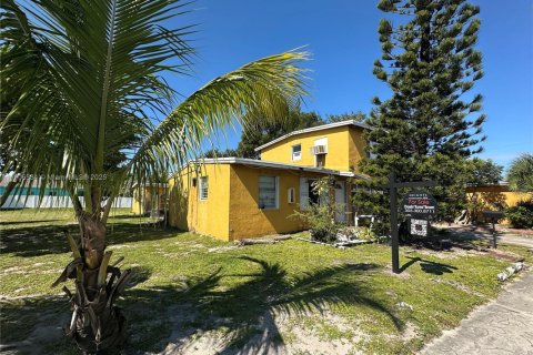 House in Fort Lauderdale, Florida 6 bedrooms, 331.94 sq.m. № 1957124 - photo 1
