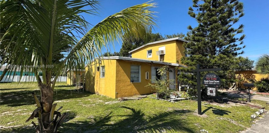 House in Fort Lauderdale, Florida 6 bedrooms, 331.94 sq.m. № 1957124