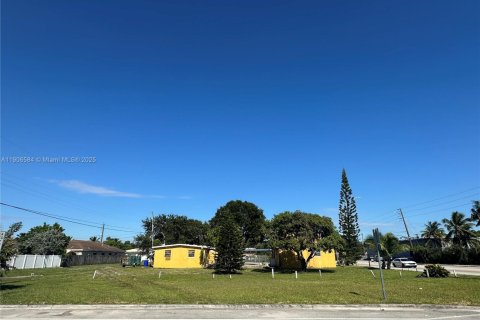 House in Fort Lauderdale, Florida 6 bedrooms, 331.94 sq.m. № 1957124 - photo 2