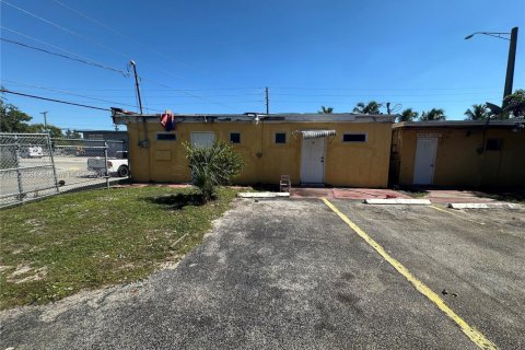 House in Fort Lauderdale, Florida 6 bedrooms, 331.94 sq.m. № 1957124 - photo 23