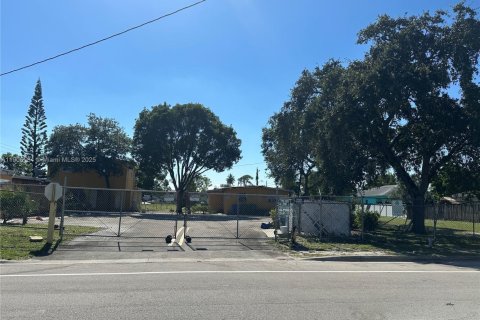 House in Fort Lauderdale, Florida 6 bedrooms, 331.94 sq.m. № 1957124 - photo 10