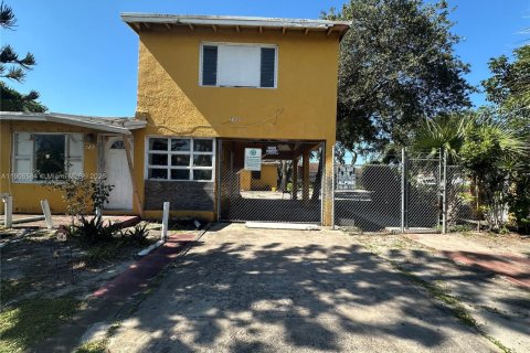 House in Fort Lauderdale, Florida 6 bedrooms, 331.94 sq.m. № 1957124 - photo 19