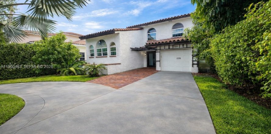 Casa en Coral Gables, Florida 3 dormitorios, 272.76 m2 № 2023838