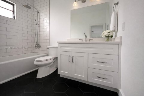 Casa en venta en Coral Gables, Florida, 3 dormitorios, 272.76 m2 № 2023838 - foto 23