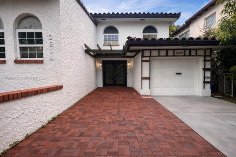 Casa en venta en Coral Gables, Florida, 3 dormitorios, 272.76 m2 № 2023838 - foto 2