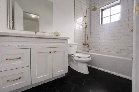 Casa en venta en Coral Gables, Florida, 3 dormitorios, 272.76 m2 № 2023838 - foto 17