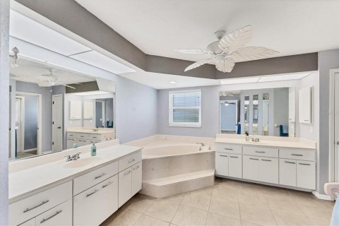 House in Punta Gorda, Florida 4 bedrooms, 247.21 sq.m. № 1879285 - photo 20