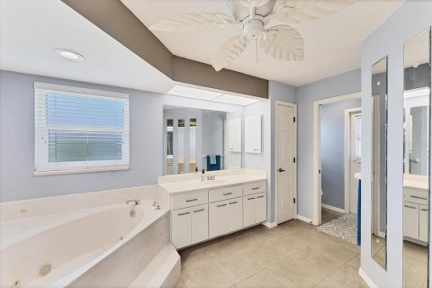 House in Punta Gorda, Florida 4 bedrooms, 247.21 sq.m. № 1879285 - photo 19