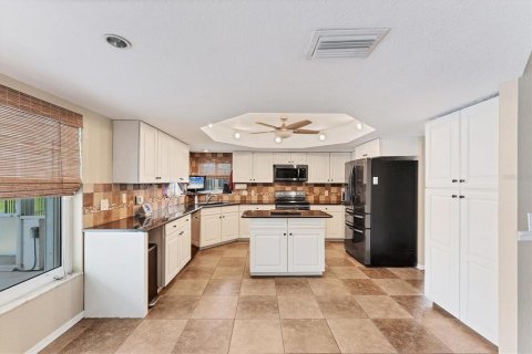 House in Punta Gorda, Florida 4 bedrooms, 247.21 sq.m. № 1879285 - photo 30