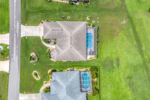 House in Punta Gorda, Florida 4 bedrooms, 247.21 sq.m. № 1879285 - photo 5