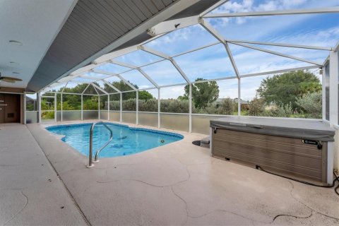 House in Punta Gorda, Florida 4 bedrooms, 247.21 sq.m. № 1879285 - photo 10