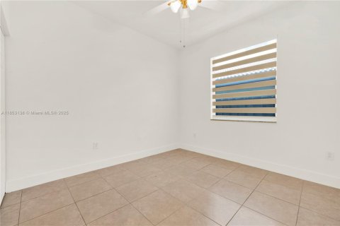 Casa en venta en Homestead, Florida, 3 dormitorios, 176.79 m2 № 1877607 - foto 28