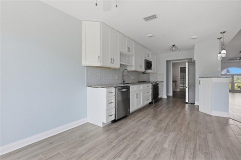 House in Bradenton, Florida 3 bedrooms, 214.7 sq.m. № 2218578 - photo 13