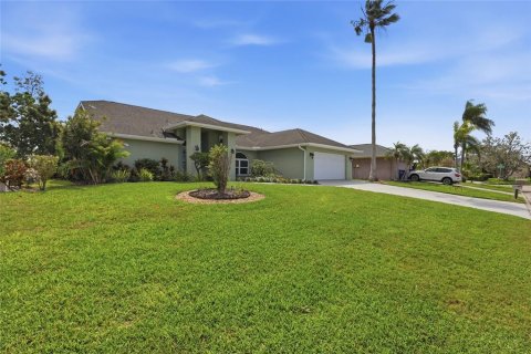 House in Bradenton, Florida 3 bedrooms, 214.7 sq.m. № 2218578 - photo 4