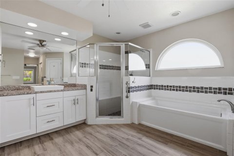 House in Bradenton, Florida 3 bedrooms, 214.7 sq.m. № 2218578 - photo 18