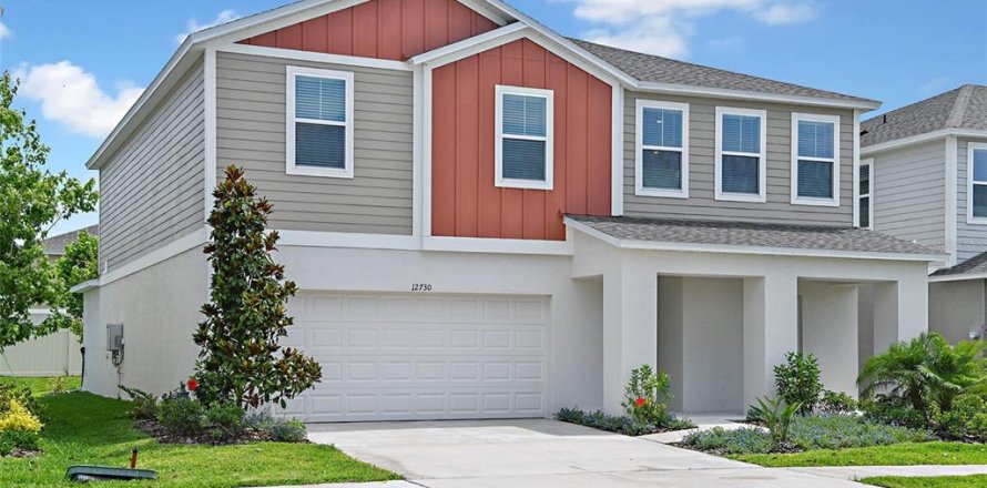 House in Winter Haven, Florida 5 bedrooms, 295.62 sq.m. № 1911445