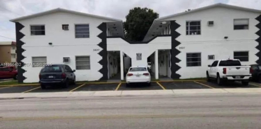 Квартира в Хайалиа, Флорида 1 спальня, 1614.64м2 № 2028206