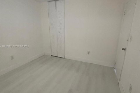 Снять в аренду квартиру в Хайалиа, Флорида 1 спальня, 1614.64м2, № 2028206 - фото 4