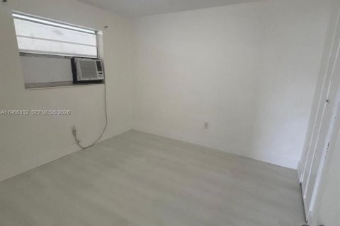 Снять в аренду квартиру в Хайалиа, Флорида 1 спальня, 1614.64м2, № 2028206 - фото 6