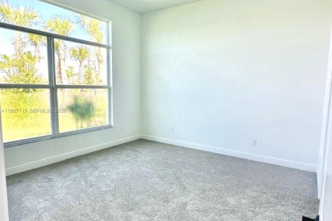 Снять в аренду виллу или дом в Уэстлейк, Флорида 3 спальни, № 2046554 - фото 10