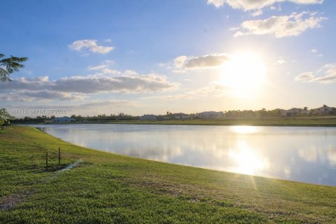 Снять в аренду виллу или дом в Уэстлейк, Флорида 3 спальни, № 2046554 - фото 22