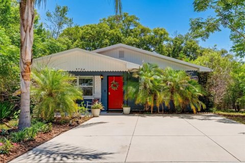 House in Zephyrhills, Florida 3 bedrooms, 151.43 sq.m. № 2206756