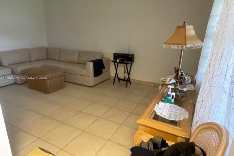 Condo in Hollywood, Florida, 1 bedroom  № 2058744 - photo 2