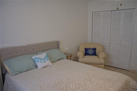 Condo in Hollywood, Florida, 1 bedroom  № 2058744 - photo 19