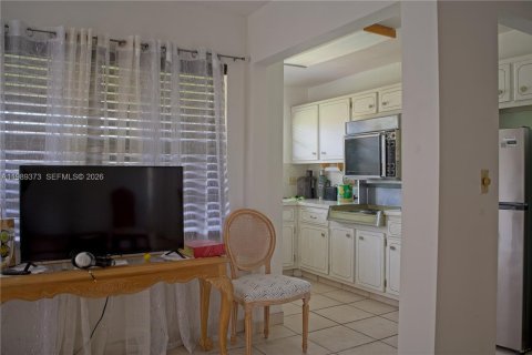 Condo in Hollywood, Florida, 1 bedroom  № 2058744 - photo 8