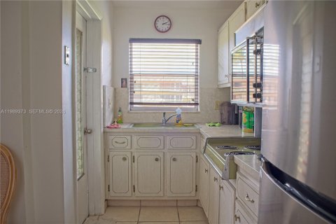 Condo in Hollywood, Florida, 1 bedroom  № 2058744 - photo 9